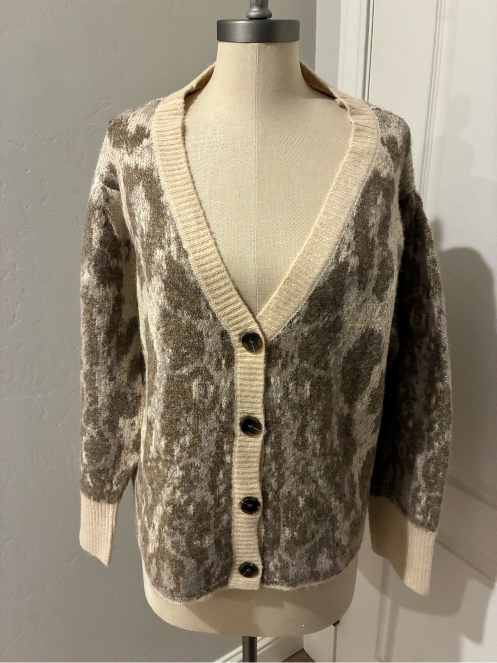Terra & Sky Cream and Taupe Patterned V-Neck Button Cardigan